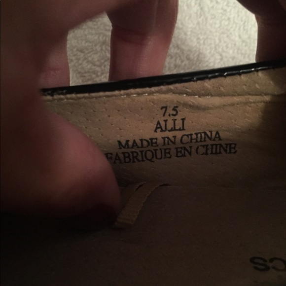 EUC*Ladies black patent leather loafers 👞 - Picture 6 of 7